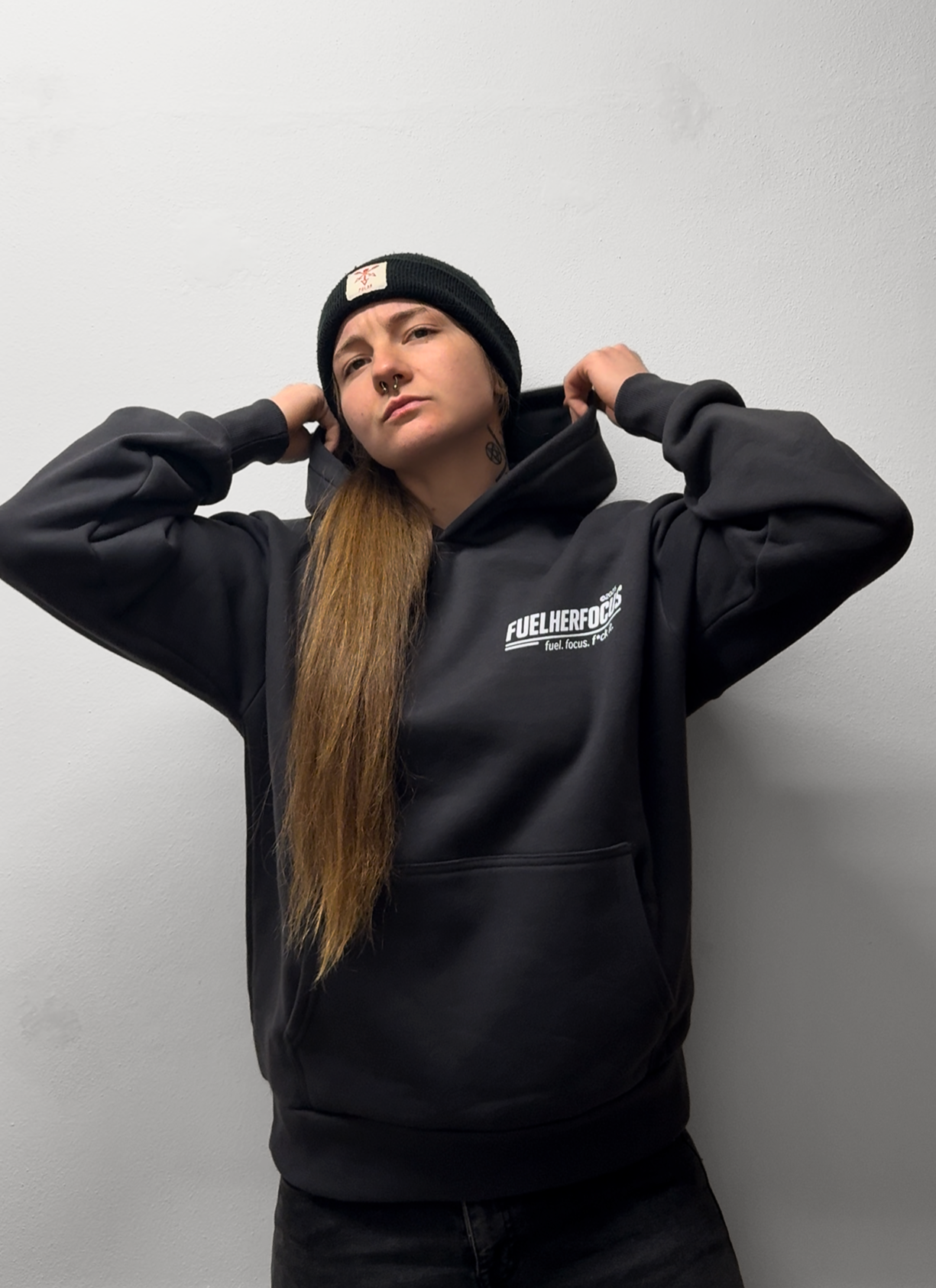 „BUILT BY WOMEN“ Heavyweight Hoodie anthrazit